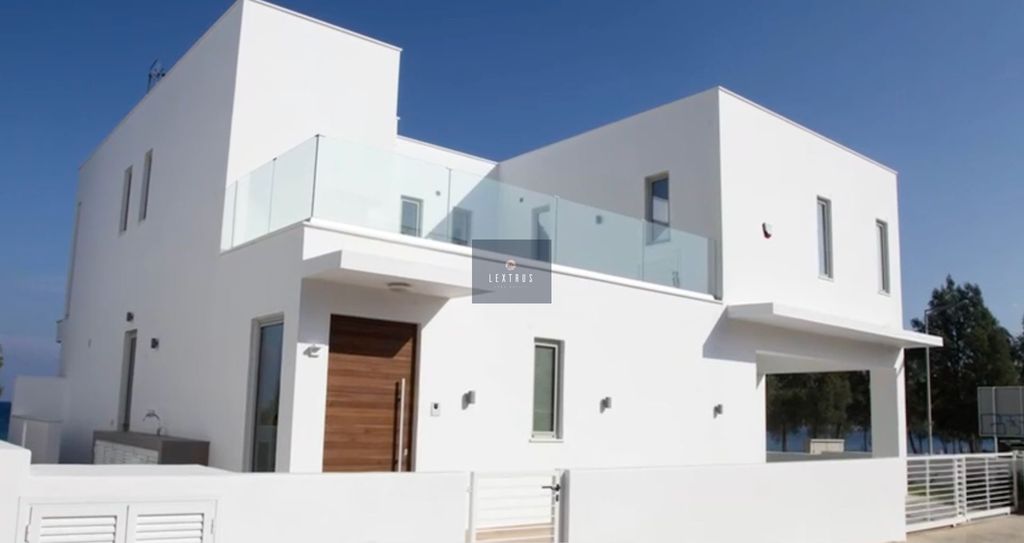 Property photo 2 of 8