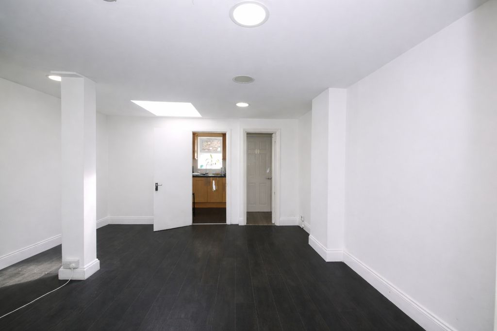 Property photo 3 of 9 4369563