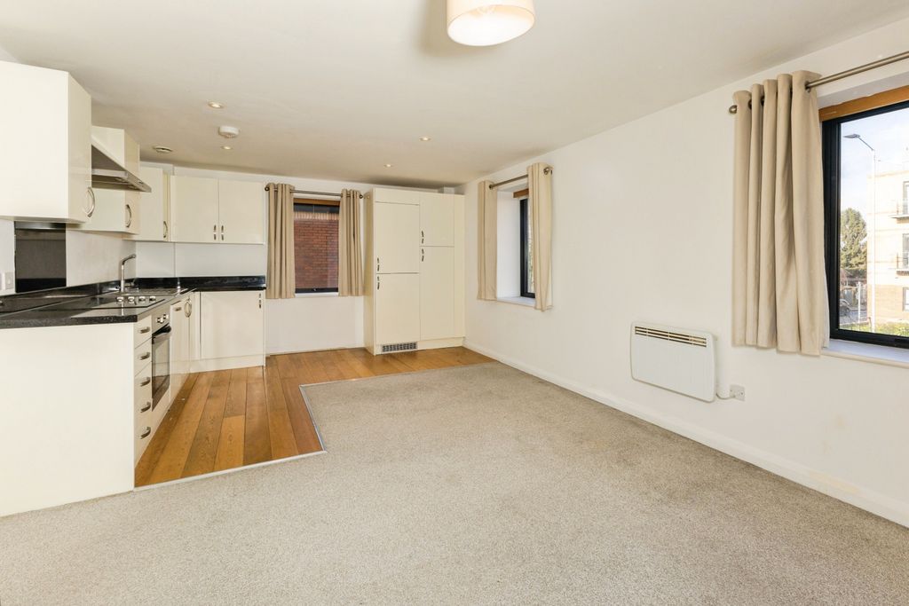 Property photo 3 of 20