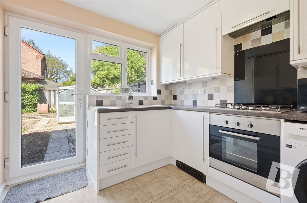Property photo 3 of 17 Kitchen