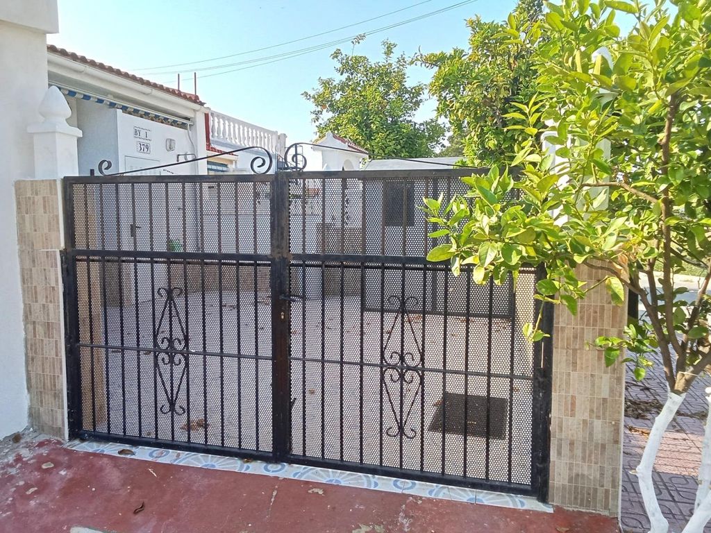 Property photo 2 of 40