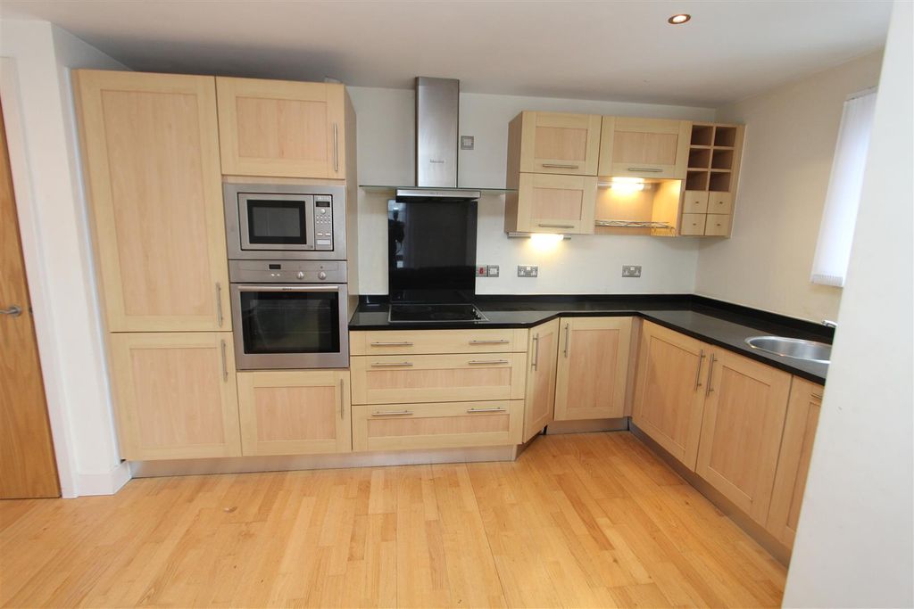 Property photo 2 of 11 Kitchen.Jpg