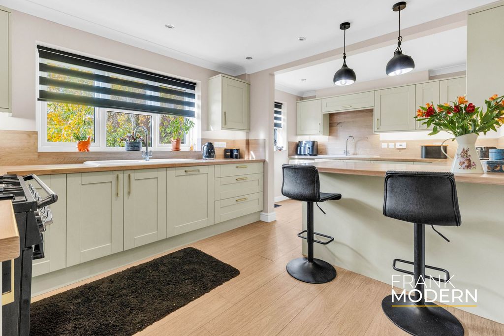 Property photo 3 of 39 Kitchen