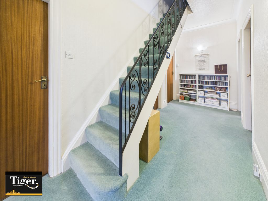 Property photo 3 of 25 Cam02176G0-Pr0745-Still011