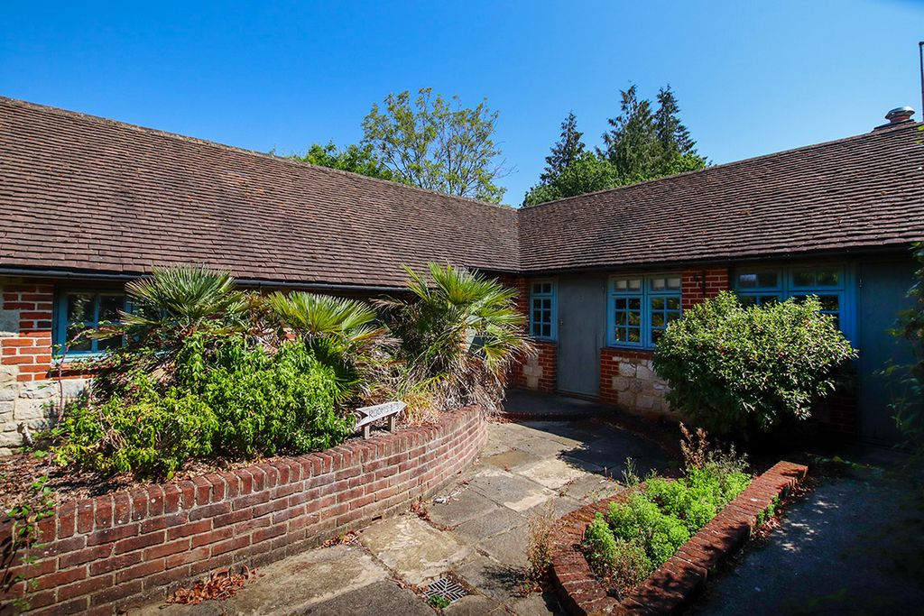 Property photo 3 of 18