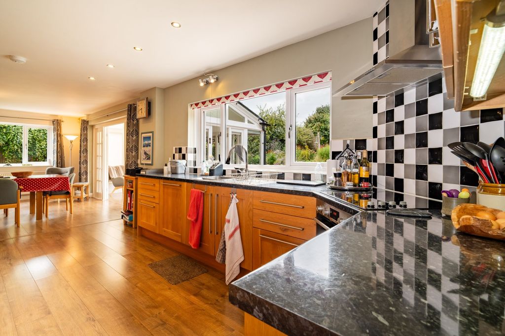 Property photo 2 of 39 5