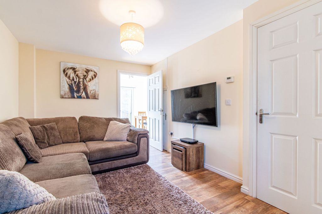 Property photo 3 of 11