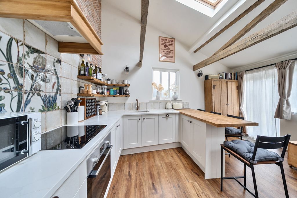 Property photo 3 of 20 1303930-10-683F01...