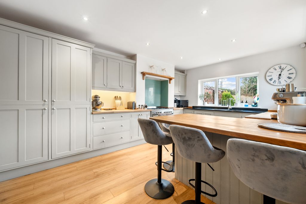 Property photo 2 of 24 Kitchen/Diner