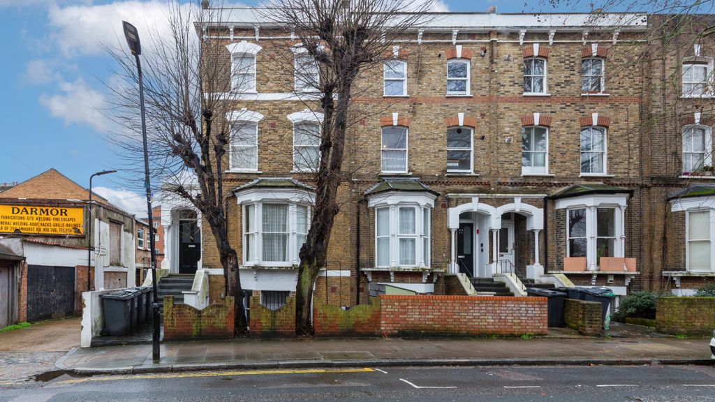 Property photo 1 of 23 100A Farleigh Road, Stoke Newington, London, N16 7Tq