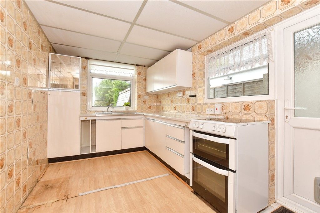 Property photo 3 of 12 Kitchen