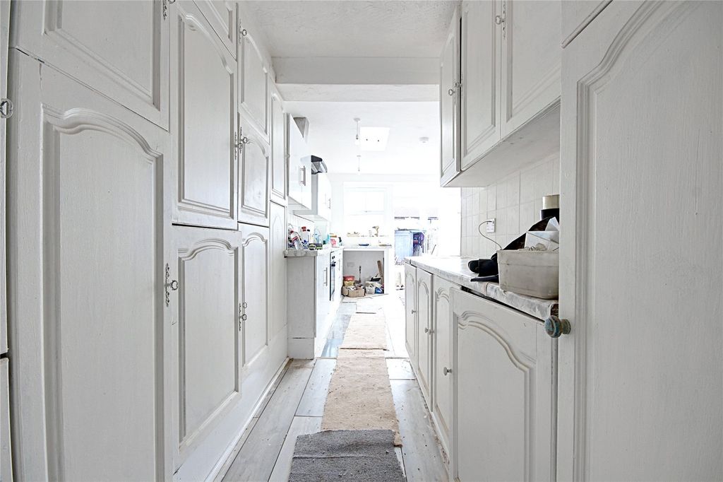 Property photo 2 of 14 Picture No. 17