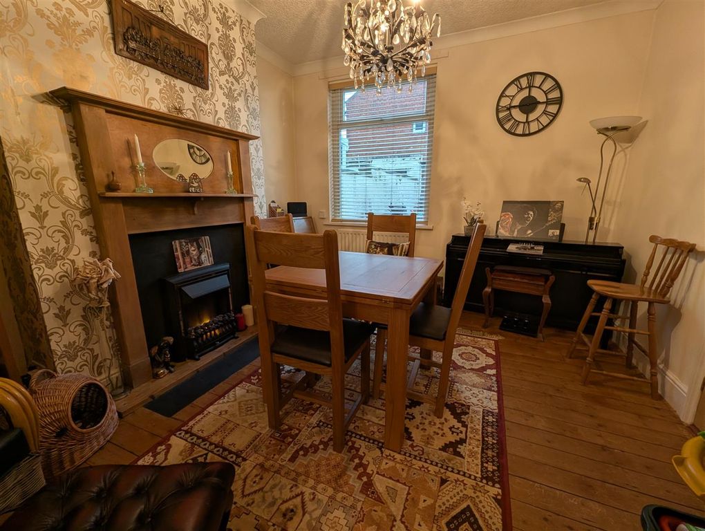 Property photo 2 of 11 Dining Room