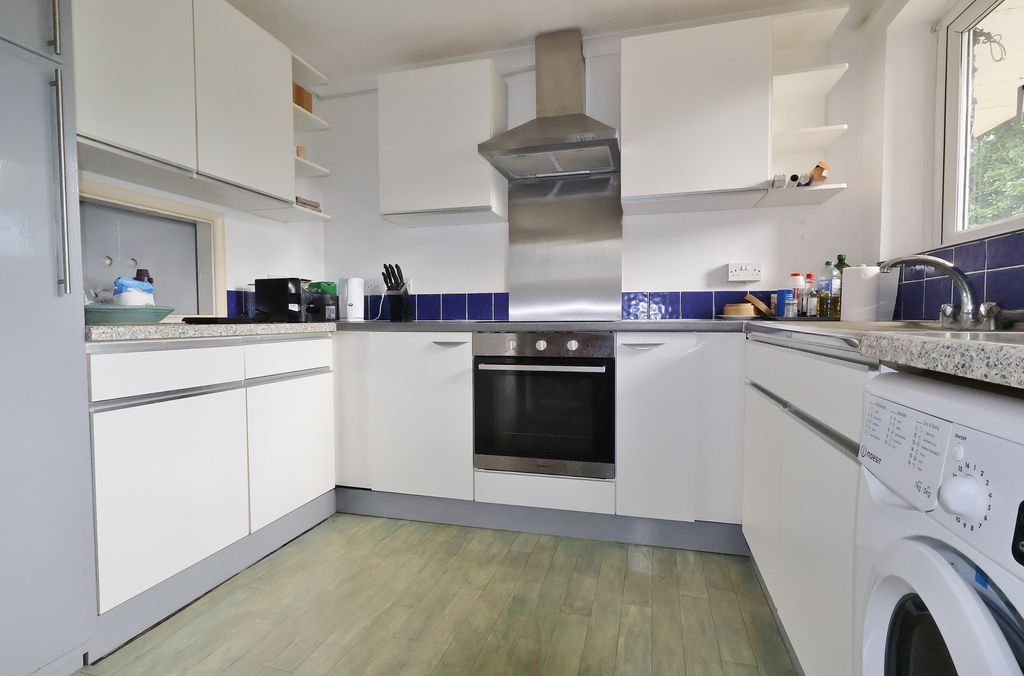 Property photo 2 of 28