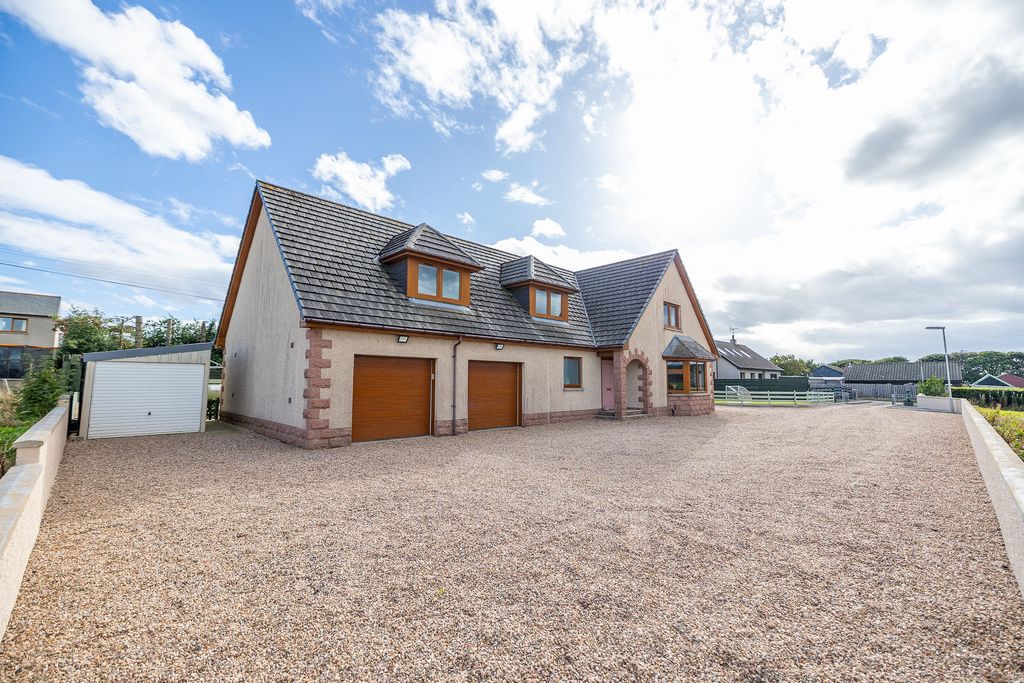 Property photo 2 of 35
