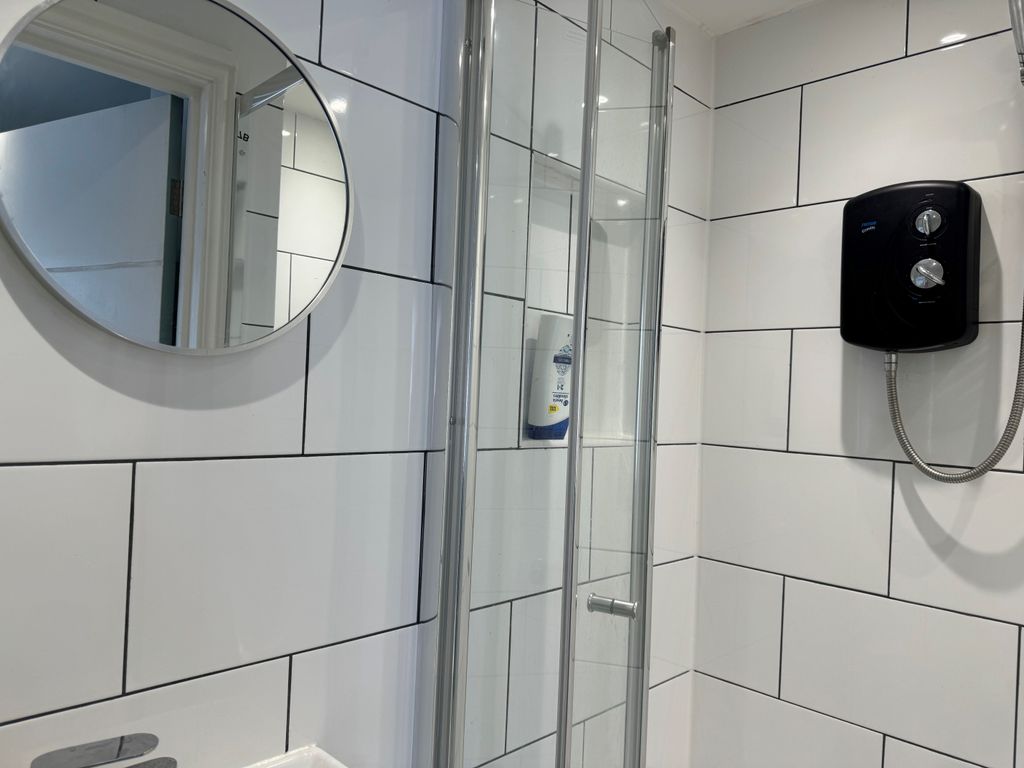 Property photo 2 of 3 En-Suite