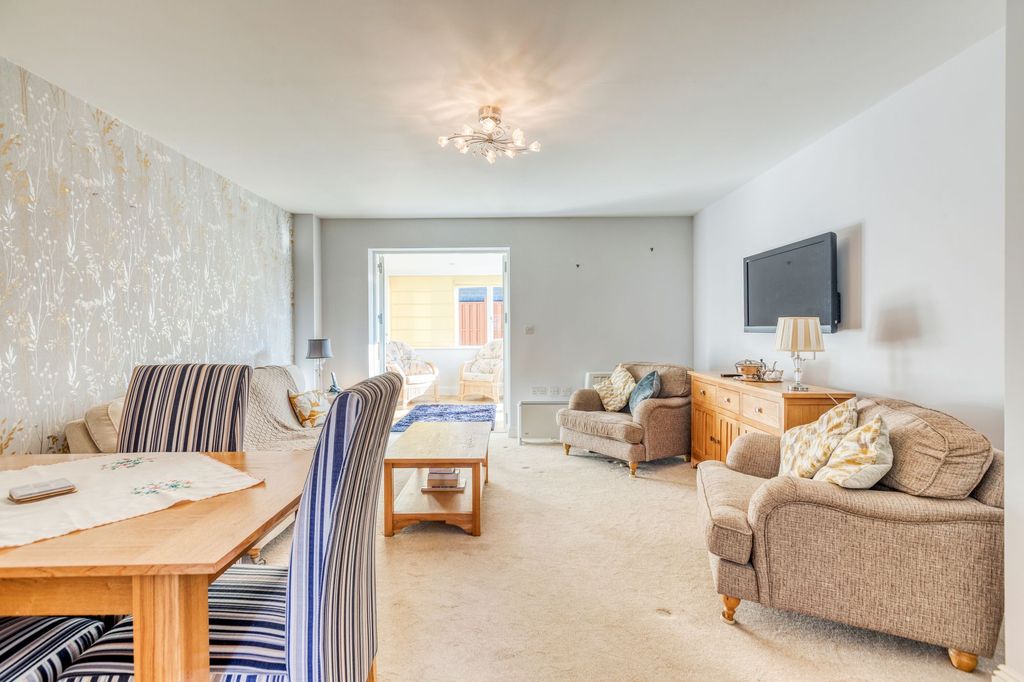 Property photo 3 of 24