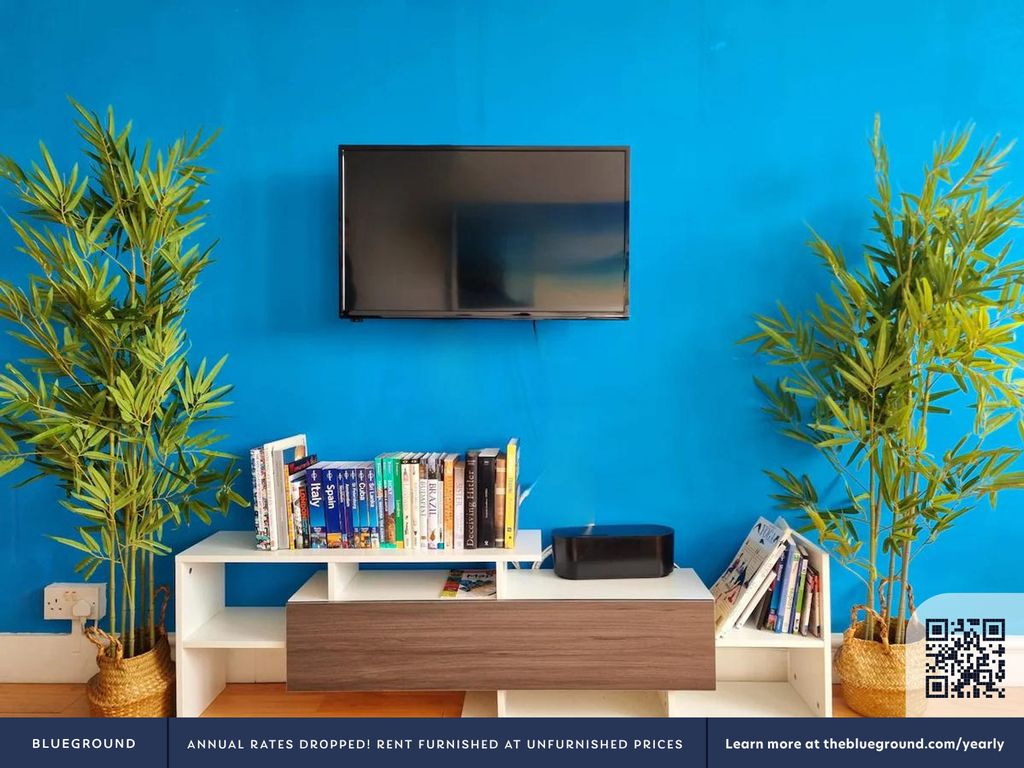 Property photo 3 of 31 Living Room