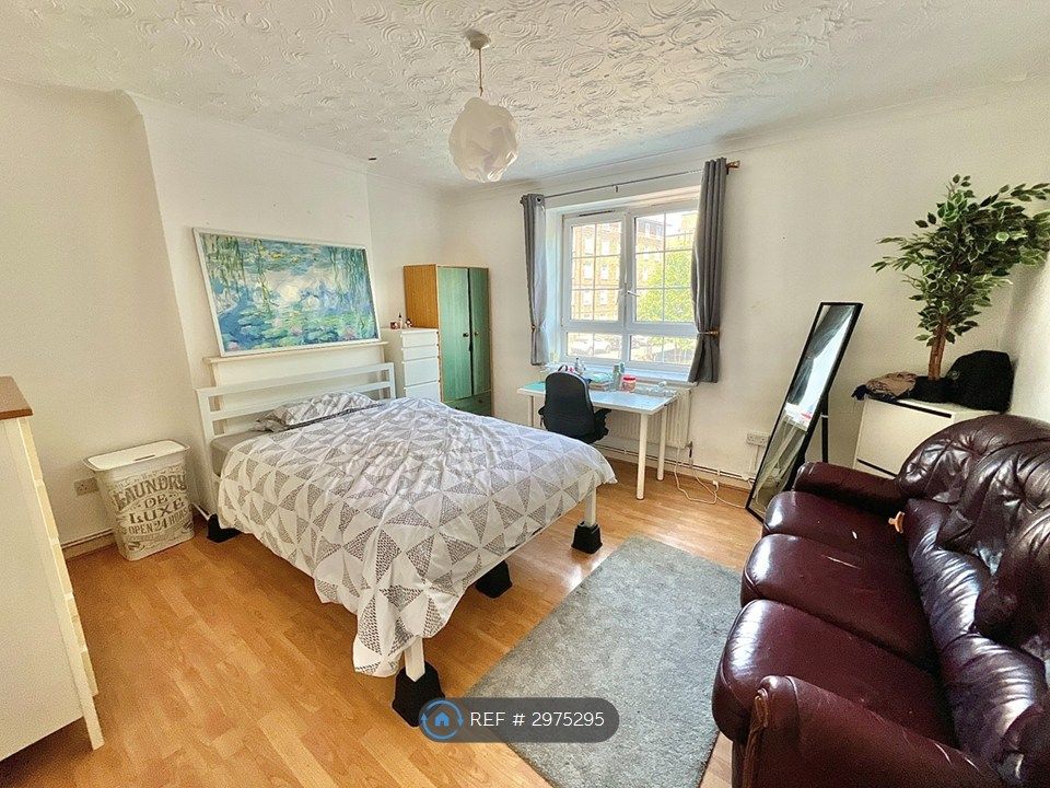 Property photo 1 of 14 Large Room