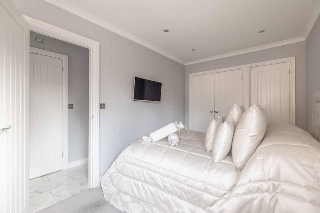 Additional image 26 of 7 bed detached bungalow for saleBangors Road North, Iver SL0