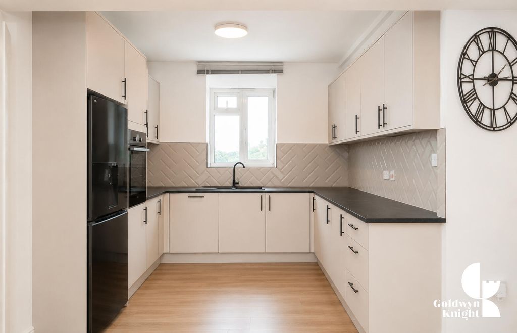 Property photo 2 of 7 Kitchen
