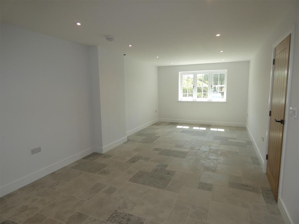 Property photo 2 of 19 Dining Area