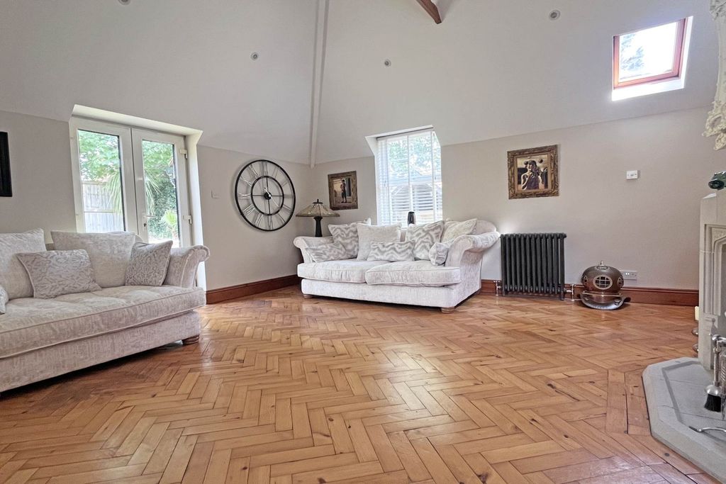 Property photo 2 of 19