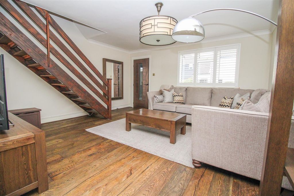 Property photo 2 of 14 Img_8998.Jpg