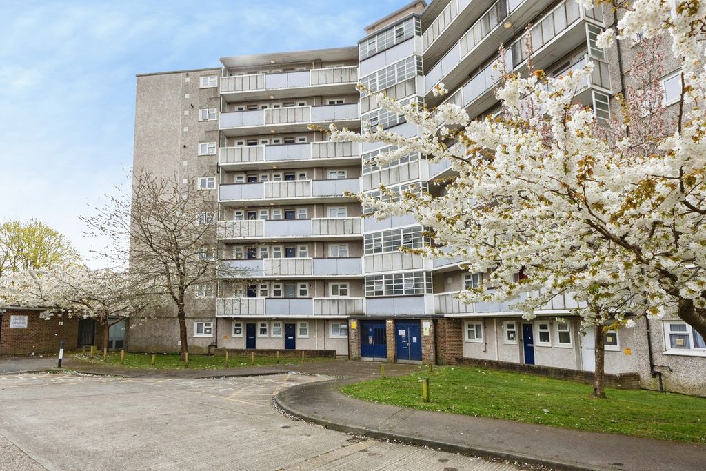 Property photo 2 of 25