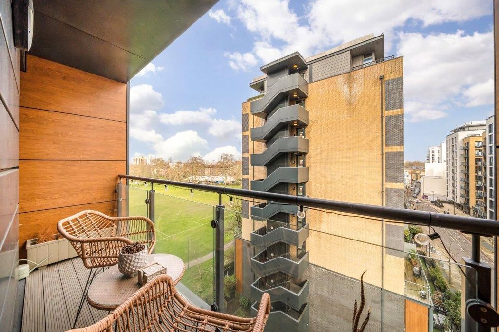 Property photo 3 of 9 Balcony