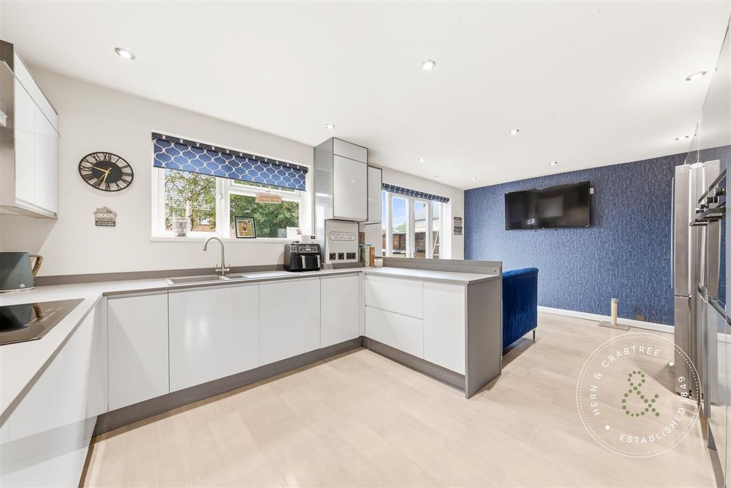 Property photo 2 of 29 Lime-Grove-9.Jpg