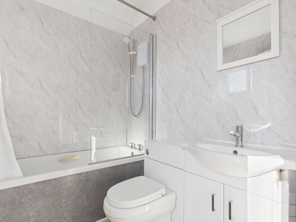 Property photo 3 of 8 Bathroom