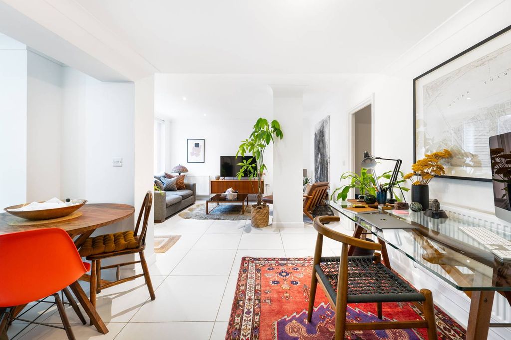 Property photo 2 of 9