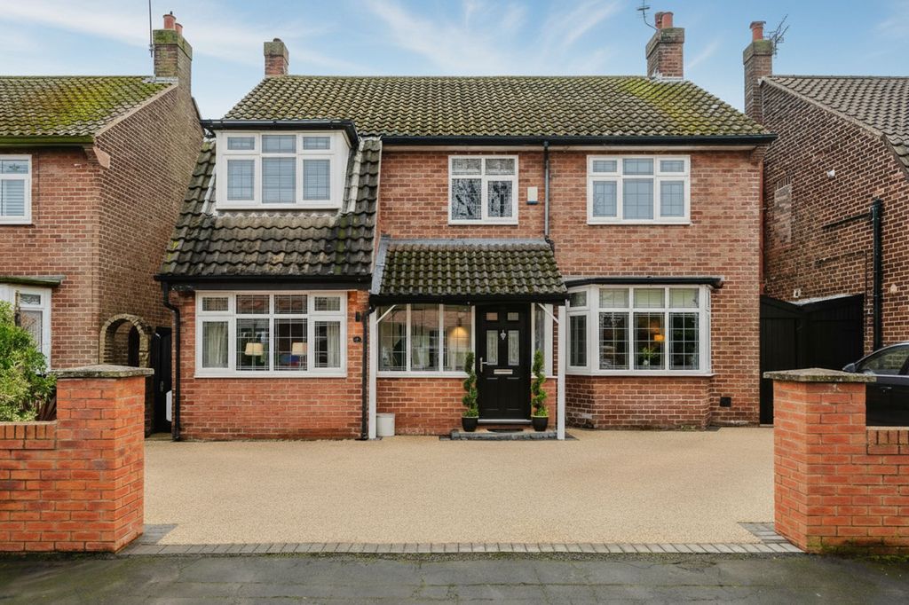 Property photo 1 of 43