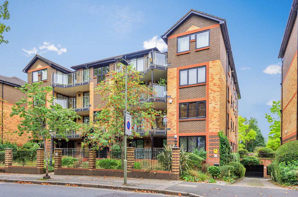 2 bed flat for sale Bromley