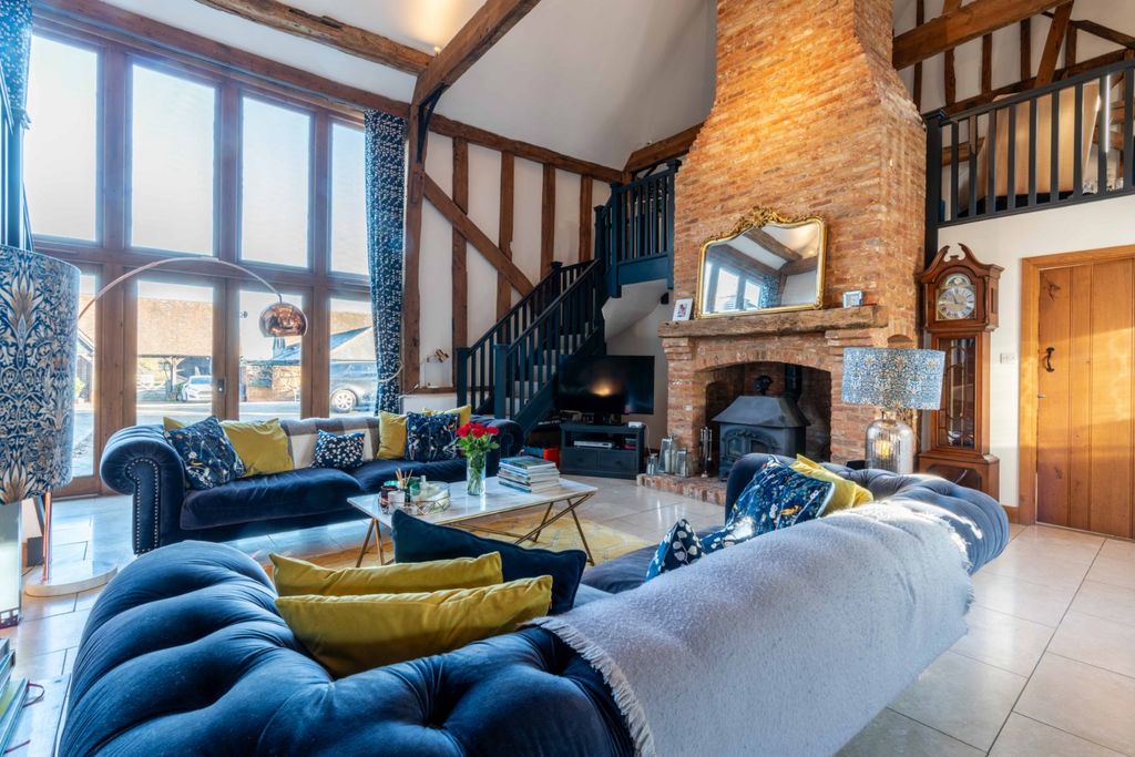 Property photo 3 of 23 Reception