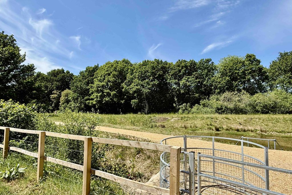 Property photo 2 of 25 Gallery