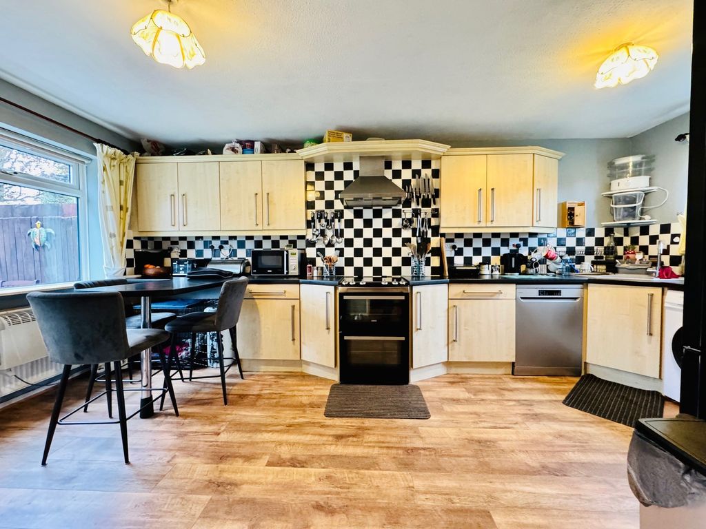 Property photo 3 of 31