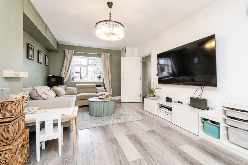 Property photo 3 of 27 Pbox-Img.Jpg