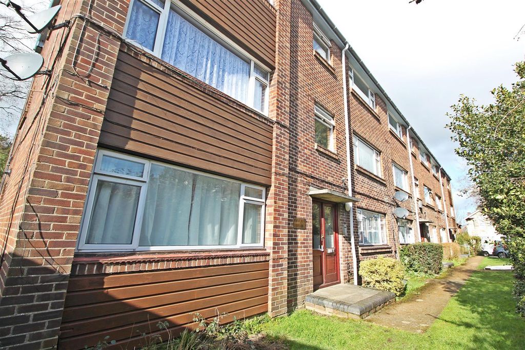 Property photo 1 of 8