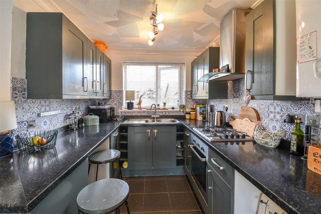 Property photo 2 of 24