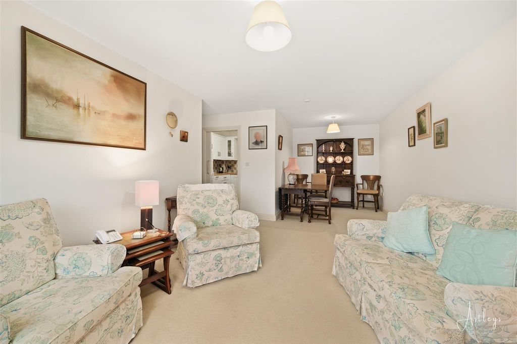 Property photo 2 of 29 Lounge