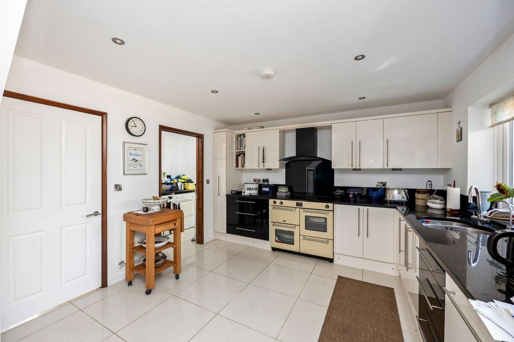 Property photo 2 of 26