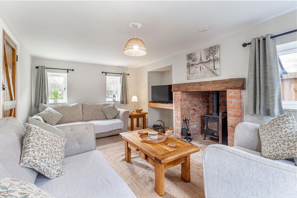 Property photo 2 of 39 Livig-Room-2.Jpg