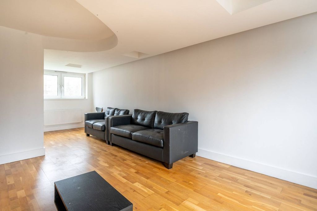 Property photo 3 of 8