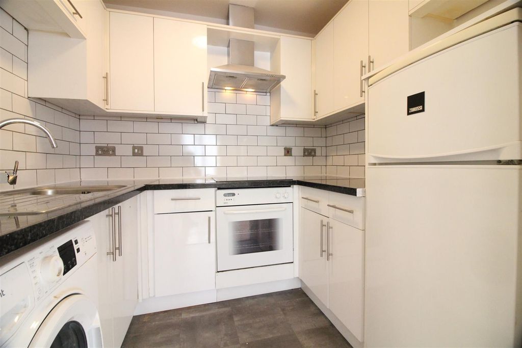 Property photo 3 of 12 D0377060-B13E-4DC8-Be32-Ffb5E0790A58.Jpeg