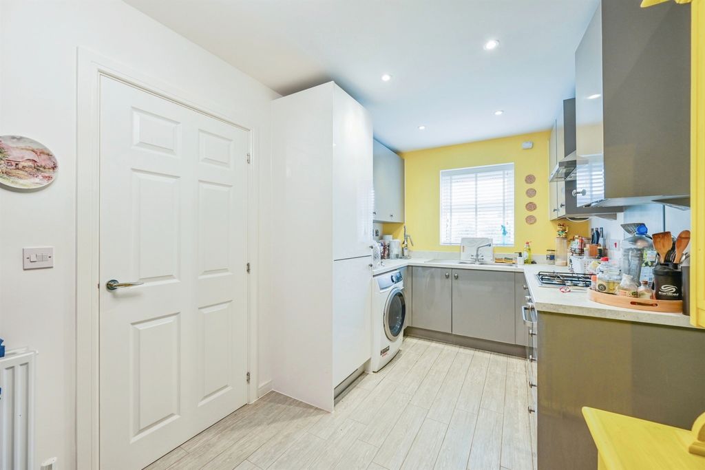 Property photo 3 of 15 Kitchen Diner: