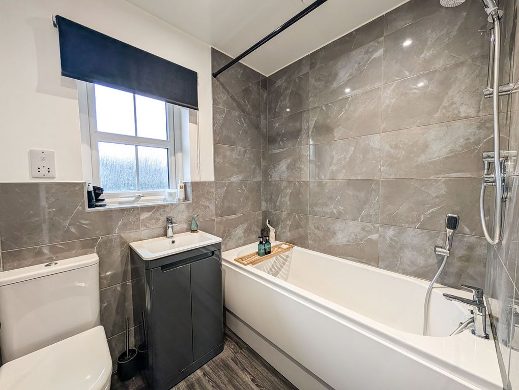 Property photo 3 of 15 Bathroom