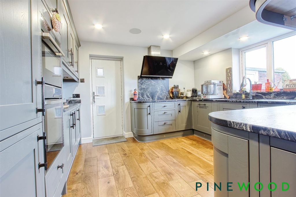 Property photo 3 of 19 Kitchen