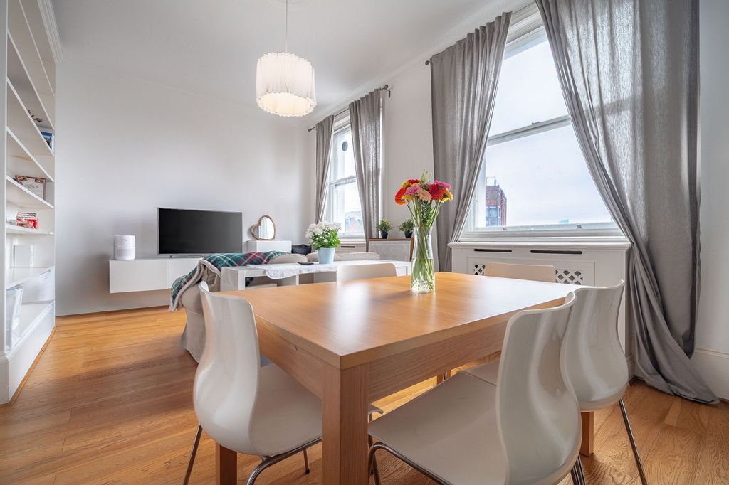 Property photo 3 of 10 Dining Room